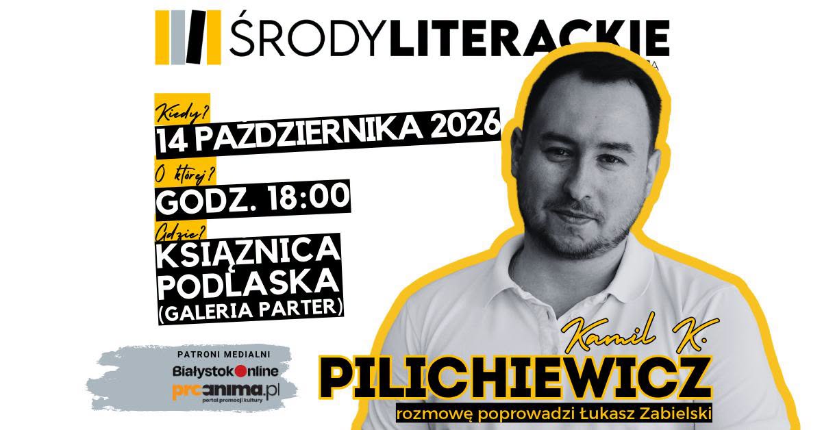 Grafika promocyjna cyklu Środy Literackie. Po prawej stronie widnieje zdjęcie mężczyzny – Kamila K. Pilichiewicza. Po lewej stronie znajdują się szczegóły wydarzenia: data – 14 października 2026, godzina – 18:00, miejsce – Książnica Podlaska (Galeria Parter). Na dole podano informację, że rozmowę poprowadzi Łukasz Zabielski, a patronami medialnymi są BiałystokOnline oraz proanima.pl.